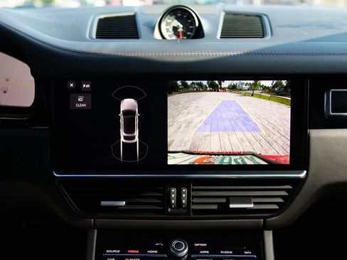 Used 2021 Porsche Cayenne GTS image 37