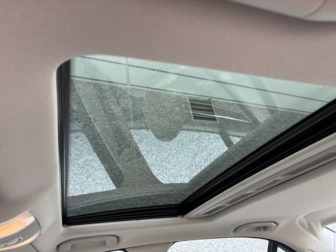 Used 2010 Mercedes-Benz C 300 Sedan image 6