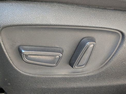 Used 2020 Toyota Highlander L image 24