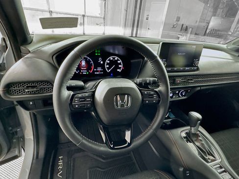 Used 2025 Honda HR-V Sport image 9
