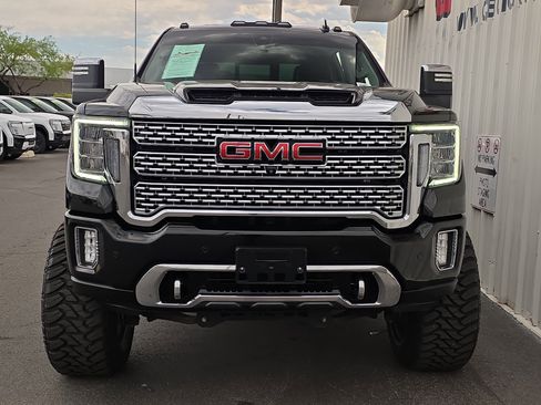 Used 2022 GMC Sierra 2500 Denali image 2