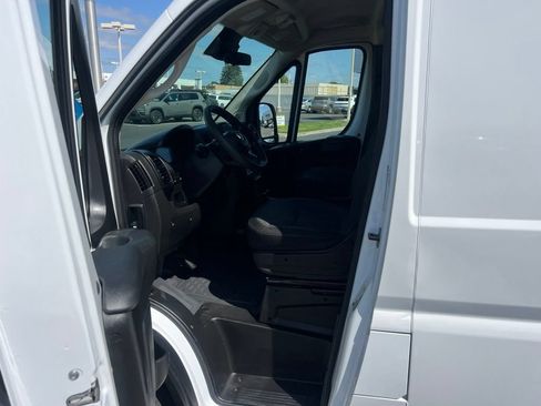 Used 2025 RAM ProMaster 2500 w/ U-Haul Equipment Group FWD image 21