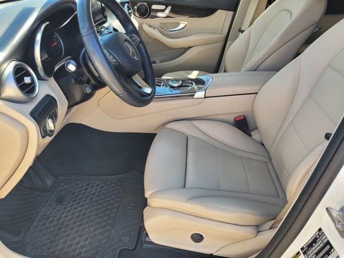 Used 2019 Mercedes-Benz GLC 300 4MATIC image 16