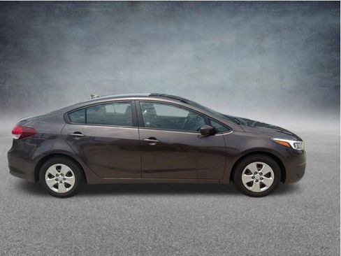 Used 2017 Kia Forte LX FWD image 39