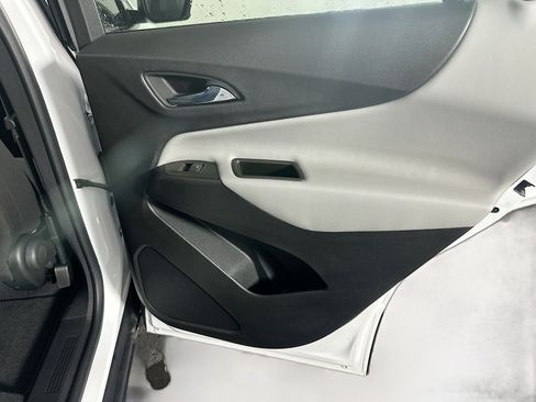 Used 2024 Chevrolet Equinox LS w/ LS Convenience Package image 28