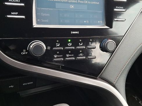Used 2020 Toyota Camry LE FWD image 18