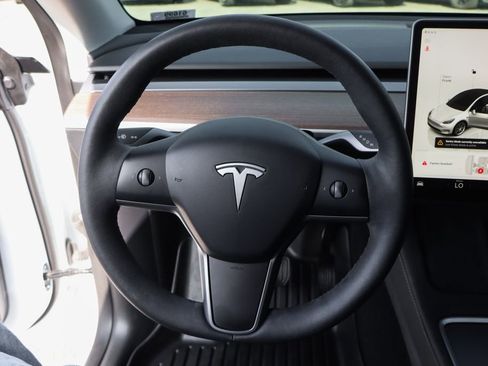 Used 2024 Tesla Model Y Long Range RWD image 21