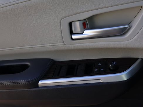 Used 2024 Toyota Sienna XLE image 42