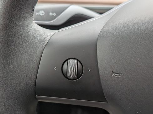 Used 2025 Tesla Model Y Long Range image 18