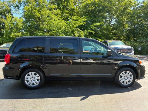 Used 2019 Dodge Grand Caravan SE FWD image 6
