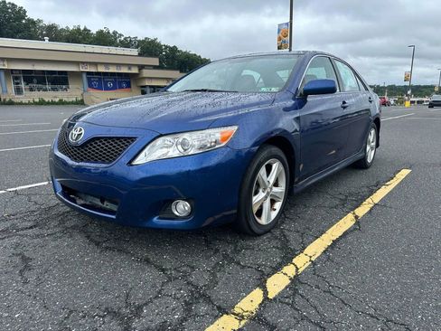 Used 2011 Toyota Camry SE image 2