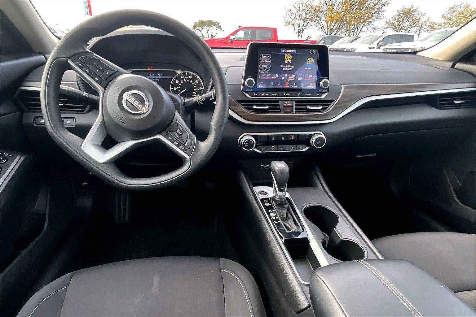Used 2025 Nissan Altima 2.5 SV FWD image 16