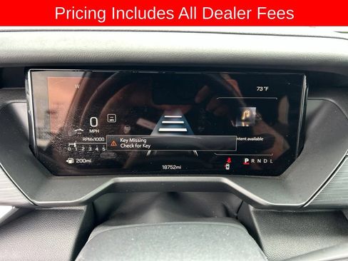 Used 2025 GMC Acadia Elevation w/ Elevation Premium Package FWD image 11