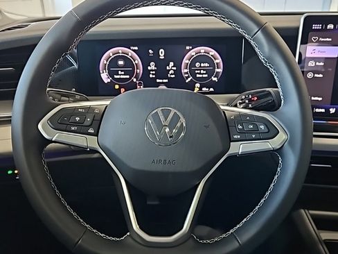 New 2026 Volkswagen Tiguan SE image 35
