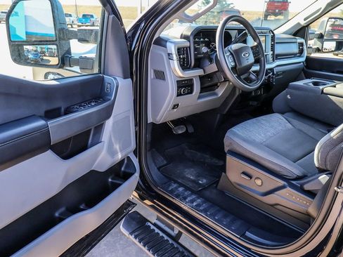 Used 2023 Ford F350 XLT image 27