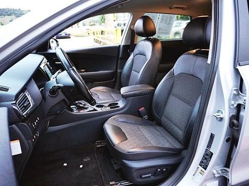 Used 2019 Kia Niro EX image 15