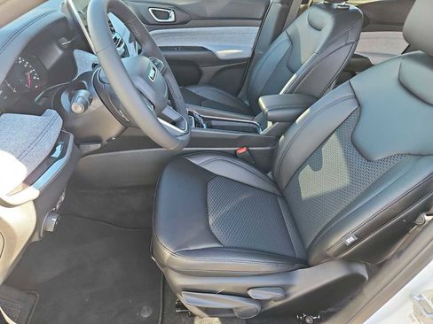 New 2026 Jeep Compass Latitude image 17