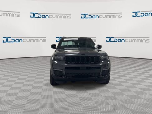 Used 2025 Jeep Grand Cherokee L Limited w/ Black Appearance Package AWD/4WD image 3