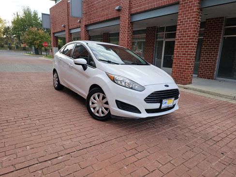 Used 2015 Ford Fiesta S image 1