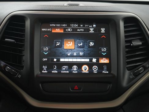 Used 2015 Jeep Cherokee Limited w/ Luxury Group AWD/4WD image 18