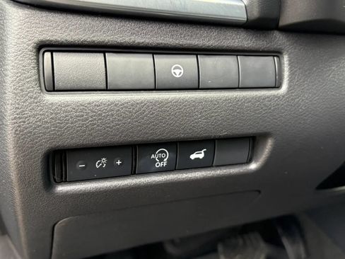 Used 2023 Nissan Rogue SL AWD/4WD image 16