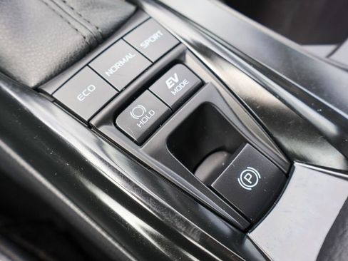 Used 2025 Toyota Camry SE FWD image 18