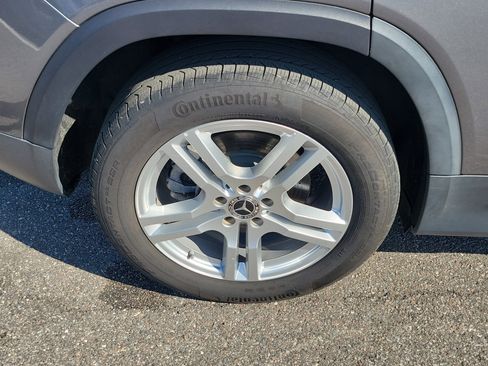 Used 2021 Mercedes-Benz GLB 250 4MATIC w/ Premium Package image 39