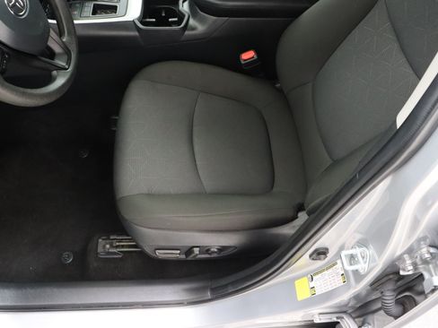 Used 2025 Toyota RAV4 XLE FWD image 15