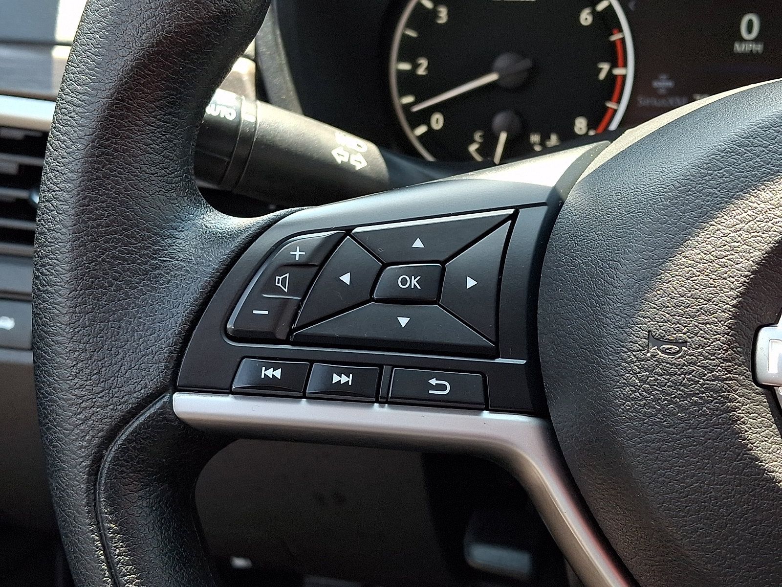 Used 2025 Nissan Altima 2.5 SV FWD image 22