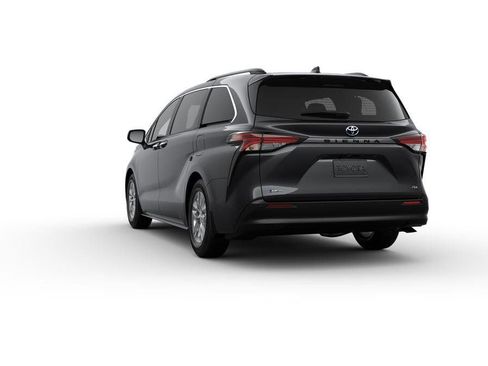 New 2025 Toyota Sienna XLE image 7