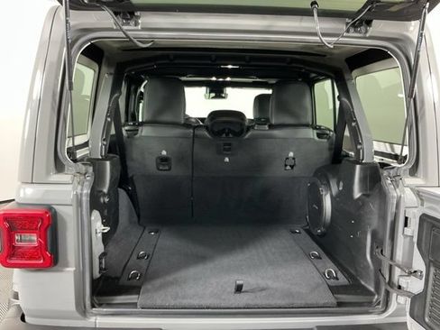 Used 2021 Jeep Wrangler Unlimited Sahara AWD/4WD image 28