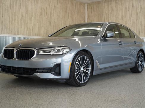 Used 2021 BMW 530i w/ Premium Package RWD image 4