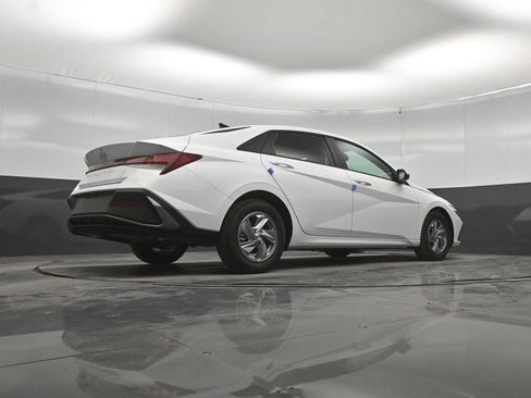 New 2026 Hyundai Elantra SE FWD image 38