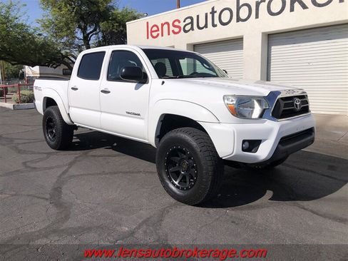 Used 2015 Toyota Tacoma 4x4 Double Cab w/ TRD Off-Road Package image 2
