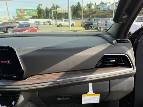 New 2026 Chevrolet Suburban Premier image 23