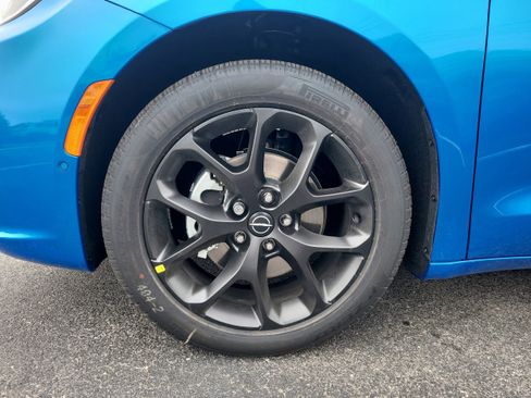 New 2026 Chrysler Pacifica Select image 10