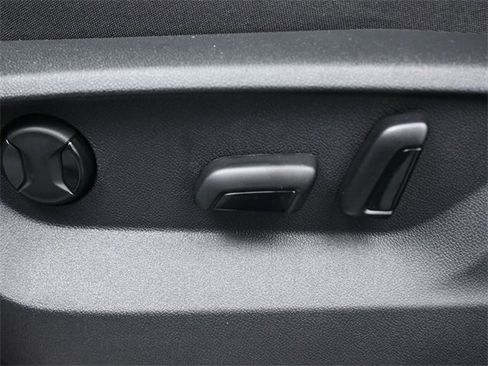 New 2026 Volkswagen Atlas Cross Sport SE image 33