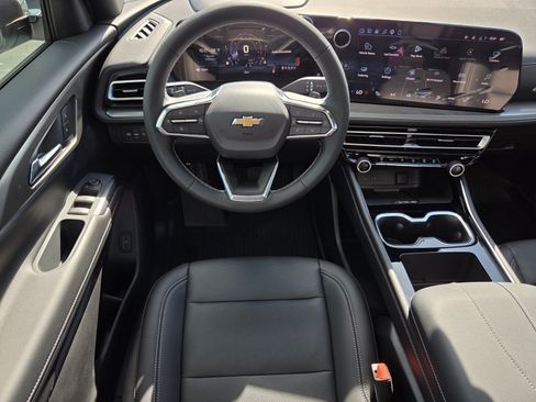 New 2027 Chevrolet Traverse LT w/ Sun and Wheel Package FWD image 10