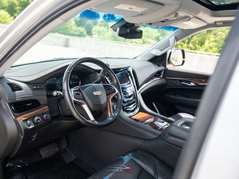 Used 2019 Cadillac Escalade ESV Premium Luxury AWD/4WD image 13
