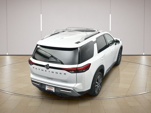 Certified 2025 Nissan Pathfinder Platinum w/ Cargo Package FWD image 37