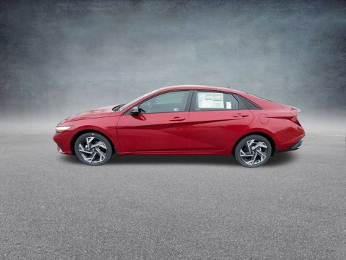 Used 2025 Hyundai Elantra Sport image 14