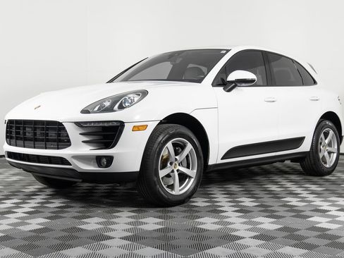 Used 2018 Porsche Macan AWD/4WD image 1
