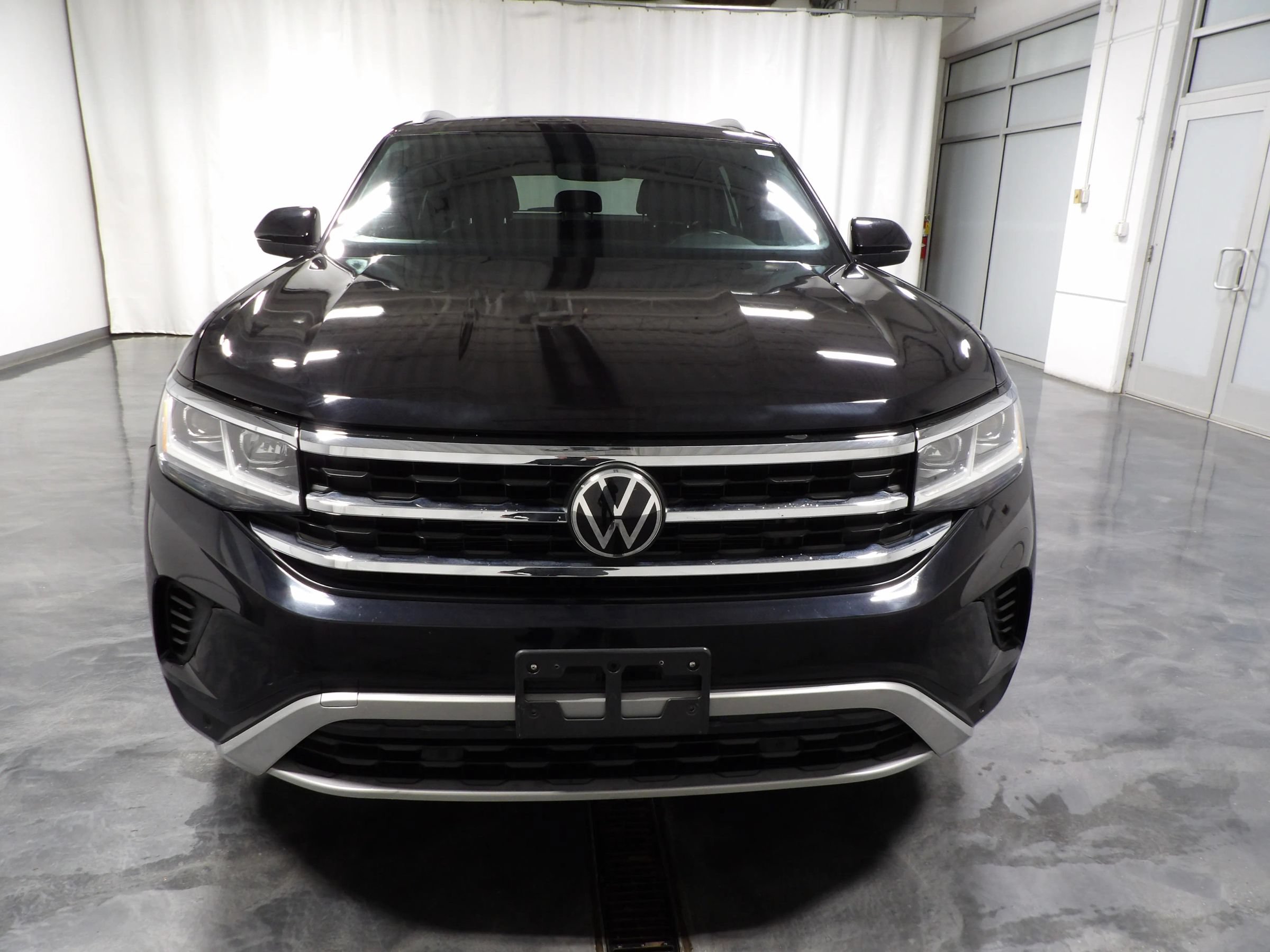 Used 2021 Volkswagen Atlas Cross Sport SE w/ Panoramic Sunroof Package AWD/4WD image 3