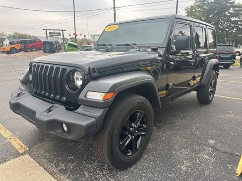 Used 2023 Jeep Wrangler Sport image 4