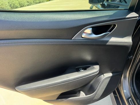 Used 2018 Kia Stinger GT1 AWD/4WD image 33
