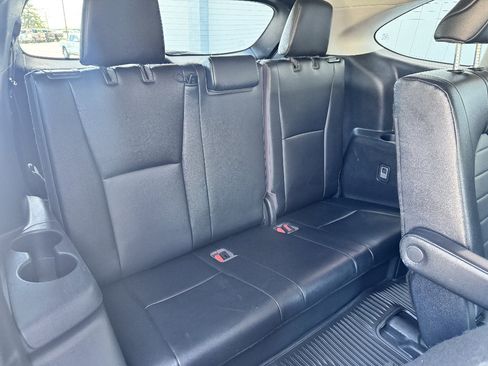 Used 2022 Toyota Highlander XLE AWD/4WD image 12