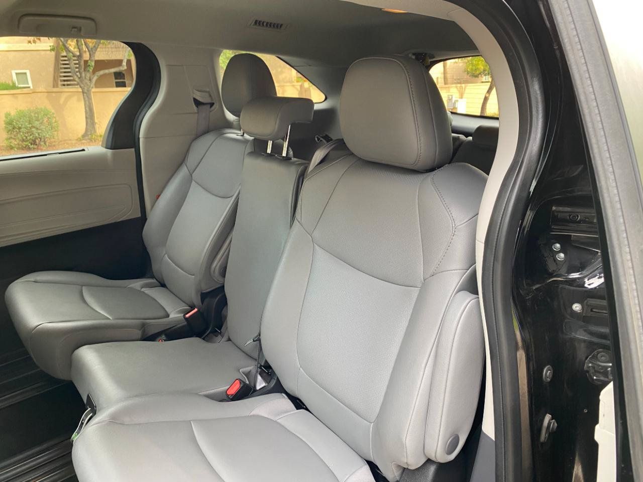 Used 2024 Toyota Sienna XLE FWD image 34