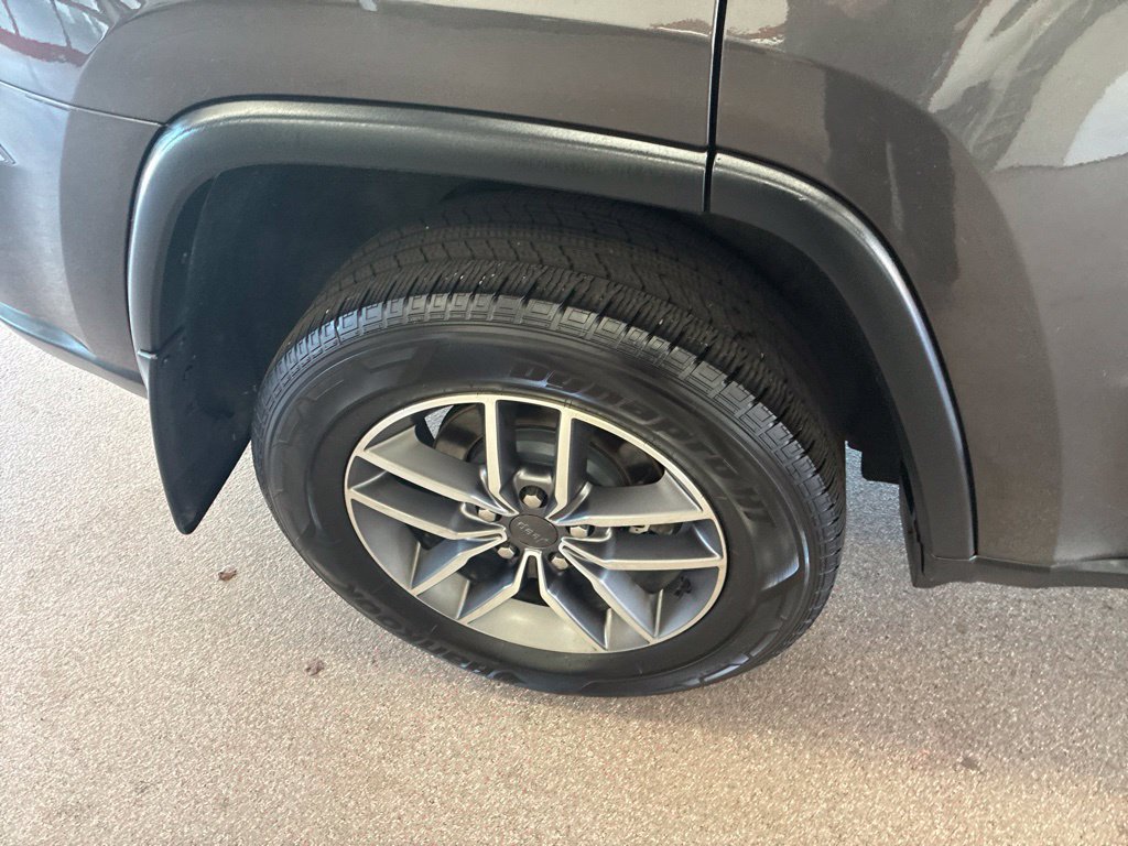 Used 2021 Jeep Grand Cherokee Limited AWD/4WD image 34