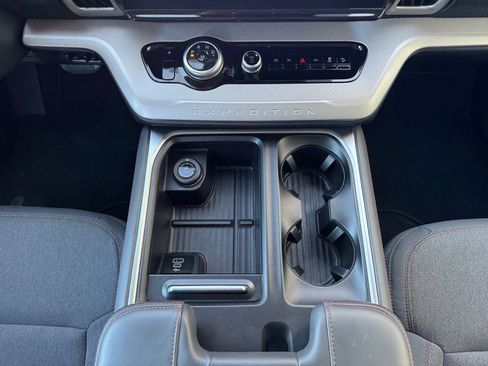 Certified 2025 Ford Expedition Active image 11