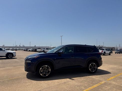 Certified 2025 Nissan Rogue SV FWD image 11
